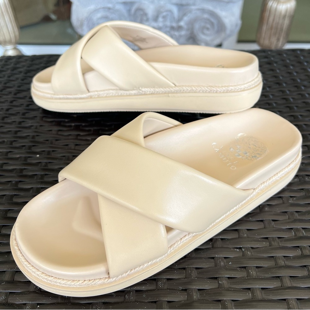VINCE CAMUTO Leather upper Cresila sandals beige size 7 1/2